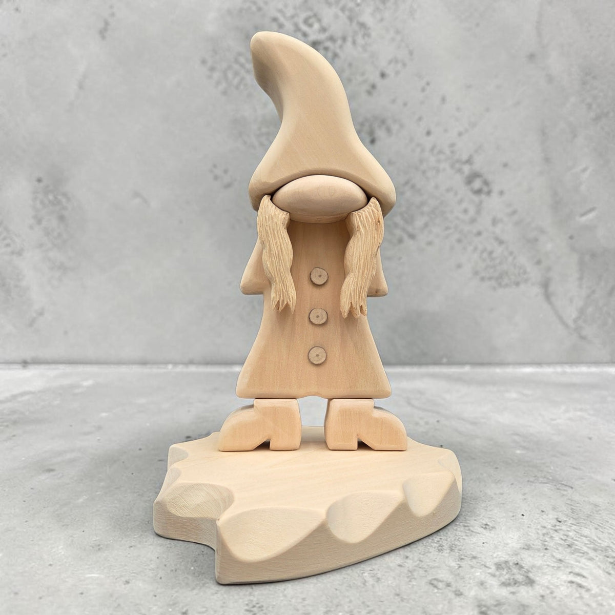 D) Erzzipfelin Lotta - kleine Zwergendame aus Holz - 34 cm